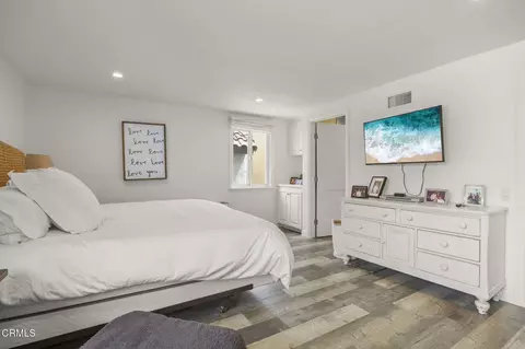 Bedroom - 3908 Ocean Dr, Oxnard, CA 93035 photo 2 of 6