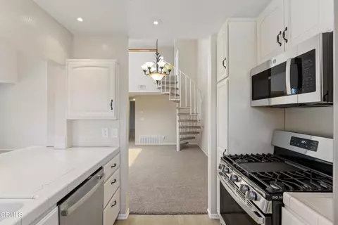 Kitchen - 2167 Martinique Ln, Oxnard, CA 93035 photo 4 of 5
