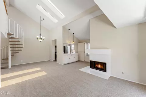 Living - 2167 Martinique Ln, Oxnard, CA 93035 photo 2 of 5