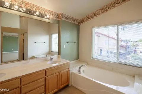 Bath - 2011 Lennox Ct, Oxnard, CA 93030 photo 2 of 3