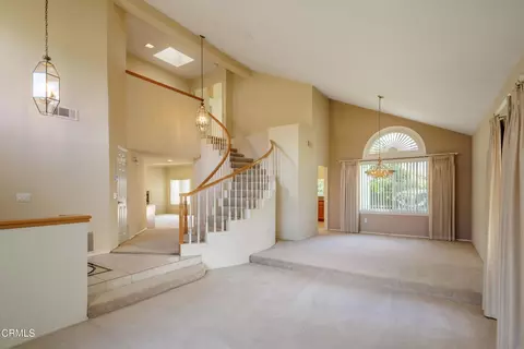 Living - 2011 Lennox Ct, Oxnard, CA 93030 photo 2 of 5