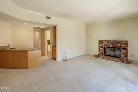 Living - 2011 Lennox Ct, Oxnard, CA 93030 photo 4 of 5
