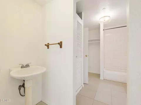 Bath - 7905 Balcom Canyon Rd, Somis, CA 93066 photo 3 of 6