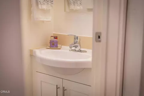 Bath - 509 N Blanche St, Ojai, CA 93023 photo 4 of 5