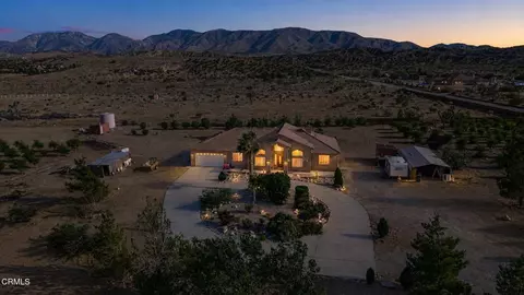 33000 106th St E, Juniper Hills, CA 93543
