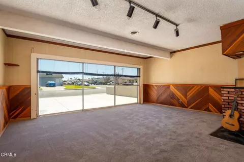 Living - 2207 Mariposa St, Oxnard, CA 93036 photo 2 of 4