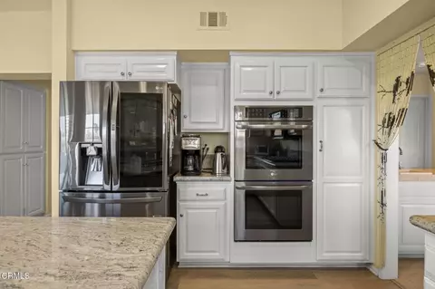 Kitchen - 1737 Emerald Isle Way, Oxnard, CA 93035 photo 2 of 6