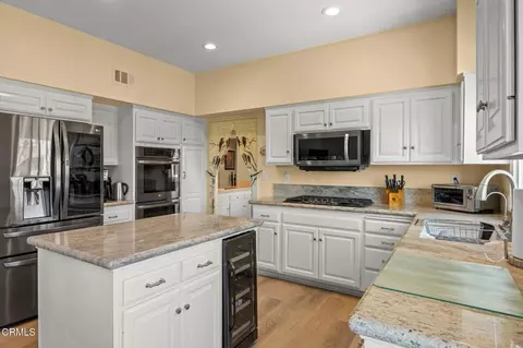 Kitchen - 1737 Emerald Isle Way, Oxnard, CA 93035 photo 5 of 6