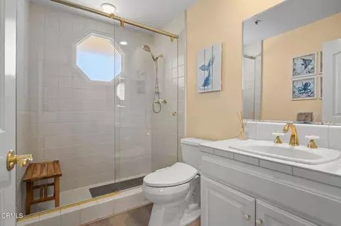 Bath - 1737 Emerald Isle Way, Oxnard, CA 93035 photo 4 of 4