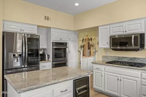 Kitchen - 1737 Emerald Isle Way, Oxnard, CA 93035 photo 4 of 6