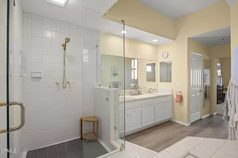 Bath - 1737 Emerald Isle Way, Oxnard, CA 93035 photo 3 of 4