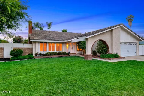 109 Greenmeadow Ave, Thousand Oaks, CA 91320