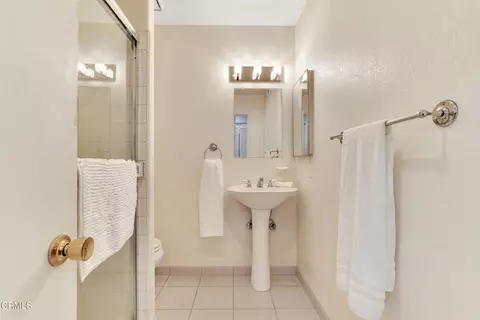 Bath - 5125 W Wooley Rd #5, Oxnard, CA 93035 photo 2 of 2