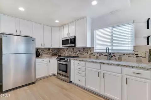 Kitchen - 5125 W Wooley Rd #5, Oxnard, CA 93035 photo 2 of 3