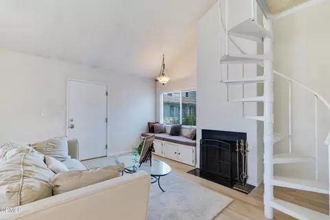 Living - 5125 W Wooley Rd #5, Oxnard, CA 93035 photo 2 of 4