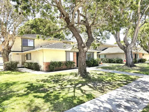 718 W Hemlock St, Port Hueneme, CA 93041