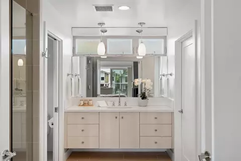 Bath - 4010 Romany Dr, Oxnard, CA 93035 photo 3 of 5