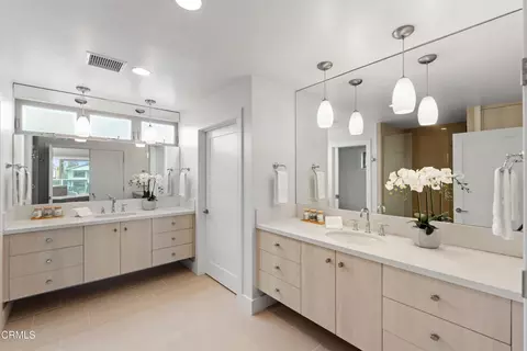 Bath - 4010 Romany Dr, Oxnard, CA 93035 photo 2 of 5