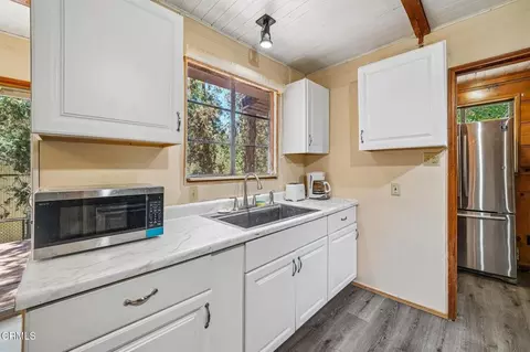 Kitchen - 42795 Cougar Rd, Big Bear Lake, CA 92315 photo 2 of 2
