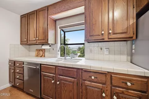 Kitchen - 379 Foothill Dr, Fillmore, CA 93015 photo 2 of 5