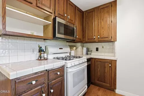 Kitchen - 379 Foothill Dr, Fillmore, CA 93015 photo 3 of 5