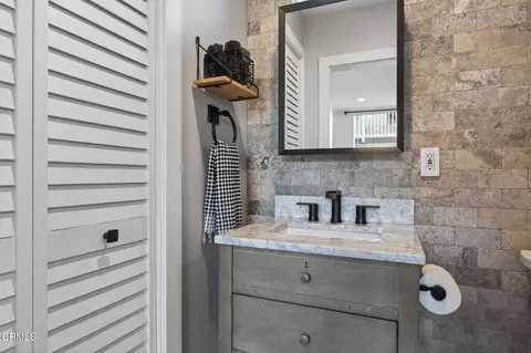 Bath - 5015 Marlin Way, Oxnard, CA 93035 photo 10 of 11