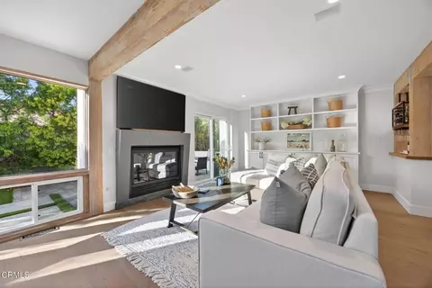 Living - 5015 Marlin Way, Oxnard, CA 93035 photo 6 of 6