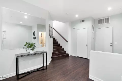Entry Way - 232 Bolero Ln, Oxnard, CA 93036 photo 2 of 4