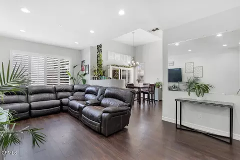 Entry Way - 232 Bolero Ln, Oxnard, CA 93036 photo 3 of 4