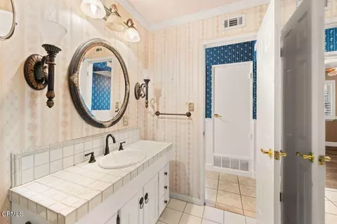 Bath - 413 Descanso Ave, Ojai, CA 93023 photo 2 of 4