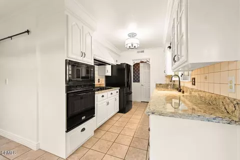 Kitchen - 413 Descanso Ave, Ojai, CA 93023 photo 4 of 5