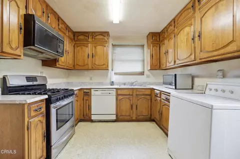 Kitchen - 456 E Poplar St, Oxnard, CA 93033 photo 1 of 1