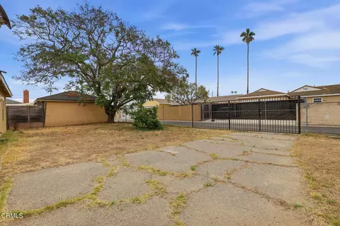 Exterior - 456 E Poplar St, Oxnard, CA 93033 photo 4 of 7