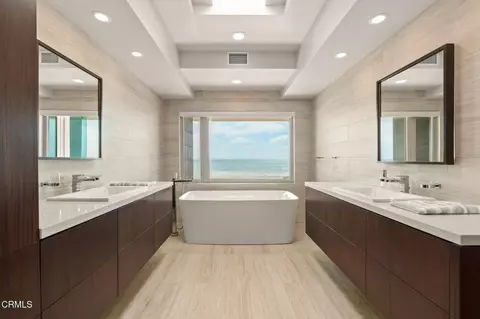 Bath - 827 Mandalay Beach Rd, Oxnard, CA 93035 photo 4 of 8