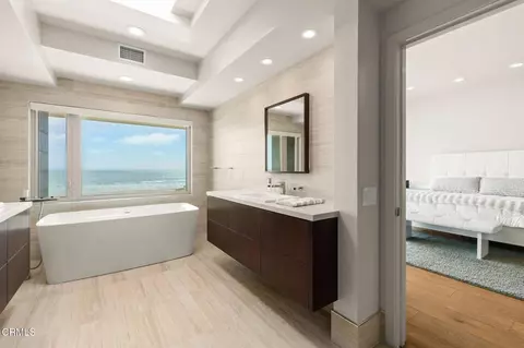 Bath - 827 Mandalay Beach Rd, Oxnard, CA 93035 photo 3 of 8