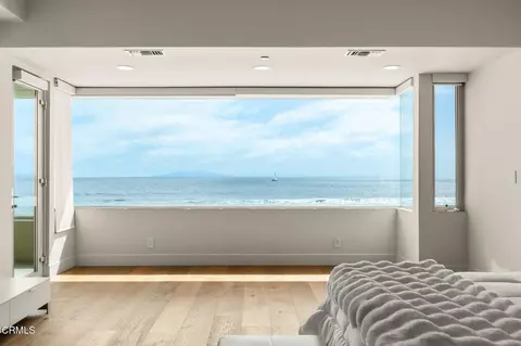 Bedroom - 827 Mandalay Beach Rd, Oxnard, CA 93035 photo 2 of 6