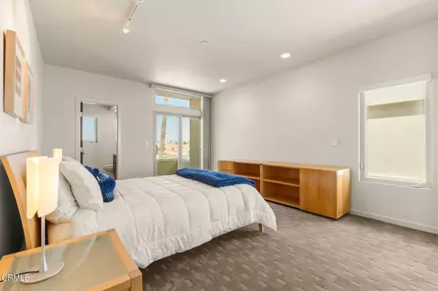 Bedroom - 827 Mandalay Beach Rd, Oxnard, CA 93035 photo 4 of 6