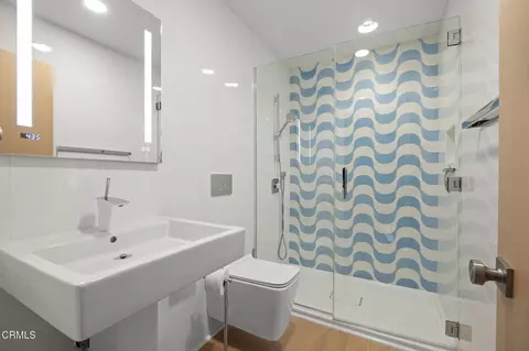 Bath - 2350 Monaco Dr, Oxnard, CA 93035 photo 3 of 3