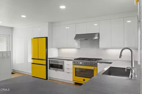 Kitchen - 2350 Monaco Dr, Oxnard, CA 93035 photo 3 of 5