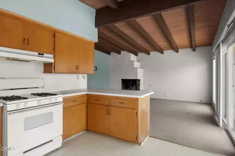Living - 113 La Granada St, Oxnard, CA 93035 photo 2 of 9