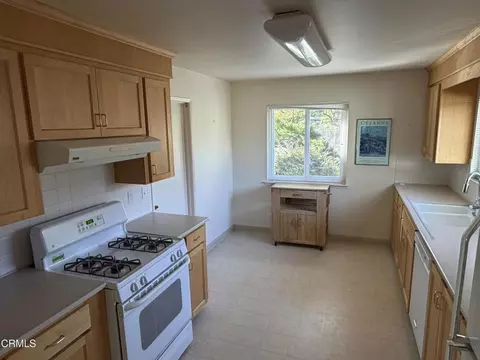 Kitchen - 692 Mccarty Ave, Mountain View, CA 94041 photo 3 of 3