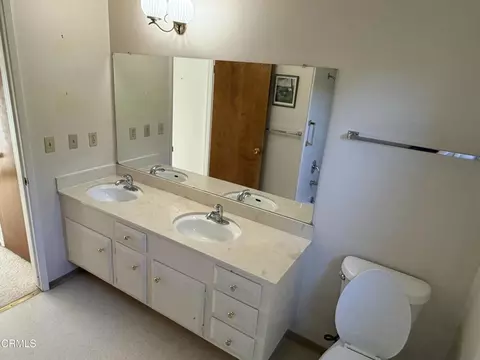 Bath - 692 Mccarty Ave, Mountain View, CA 94041 photo 1 of 4
