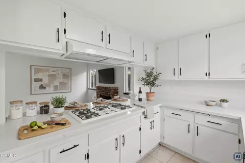 Kitchen - 3450 Pier Walk, Oxnard, CA 93035 photo 1 of 3