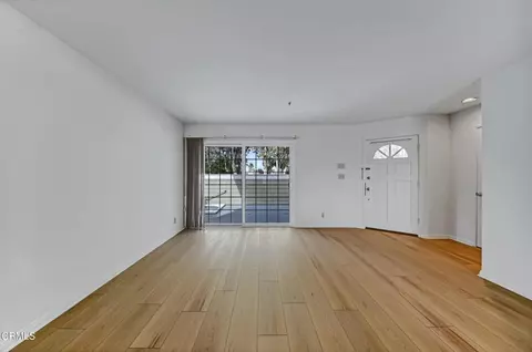 Living - 2831 Harbor Blvd, Oxnard, CA 93035 photo 3 of 5