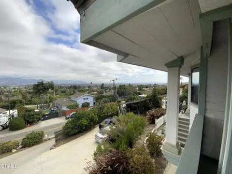 377 N Loop Dr N, Camarillo, CA 93010 photo 2