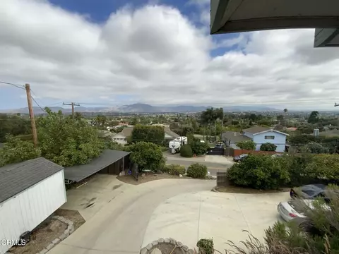 377 N Loop Dr N, Camarillo, CA 93010 photo 3