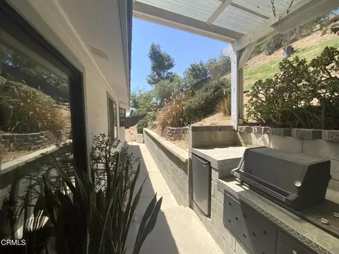 Exterior - 377 N Loop Dr N, Camarillo, CA 93010 photo 3 of 9