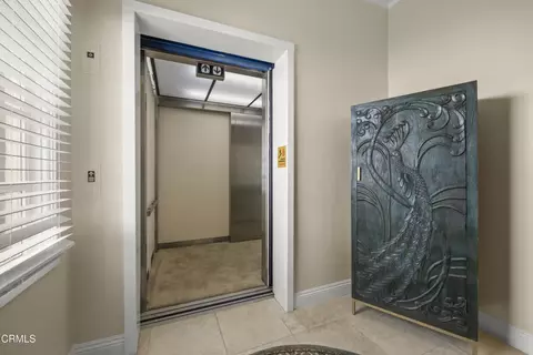 Entry Way - 4252 Harbour Island Ln, Oxnard, CA 93035 photo 2 of 5