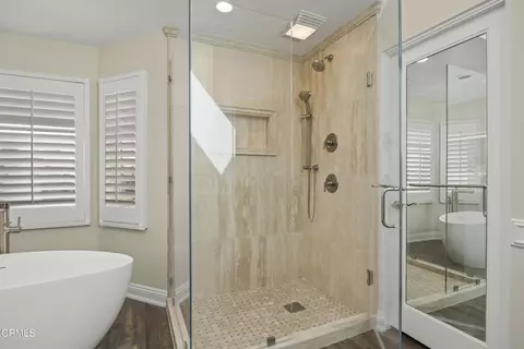 Bath - 4252 Harbour Island Ln, Oxnard, CA 93035 photo 3 of 6
