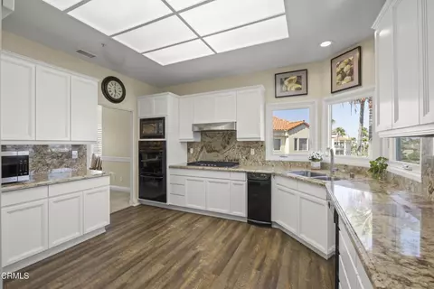 Kitchen - 4252 Harbour Island Ln, Oxnard, CA 93035 photo 2 of 5